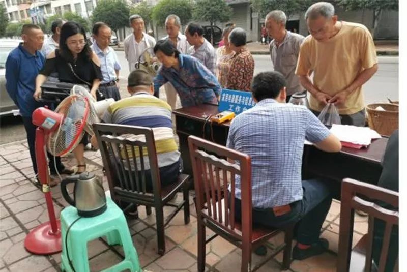 宣漢職業(yè)中專學(xué)校赴下八鎮(zhèn)開展信息技術(shù)咨詢服務(wù)，助力精準(zhǔn)脫貧攻堅(jiān)